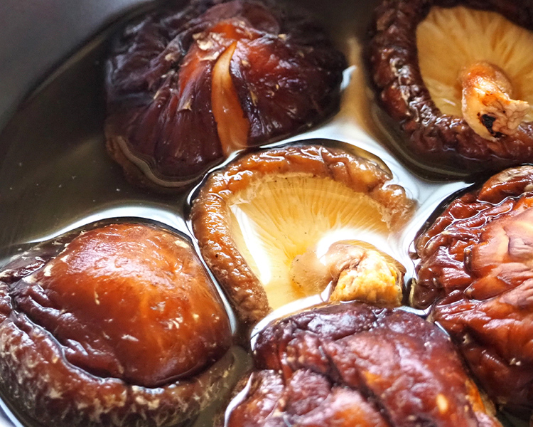 Naturally dried shiitake mushrooms